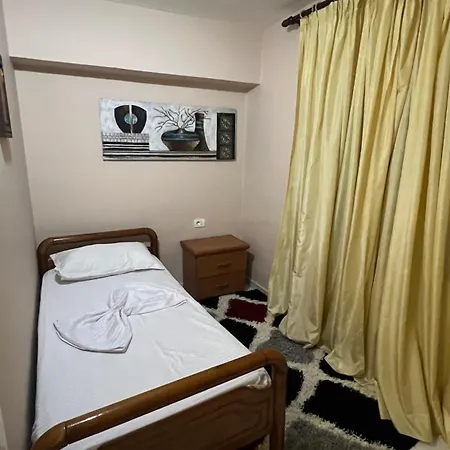 Bright & Roomy Center Lejlighed Tirana