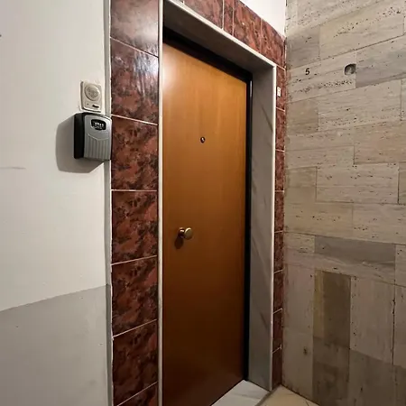 Apartment Bright & Roomy Center Tirana