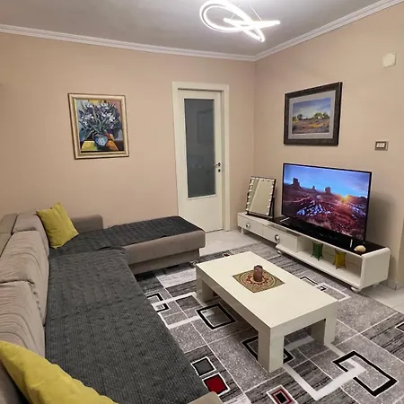 Bright & Roomy Center Lejlighed *