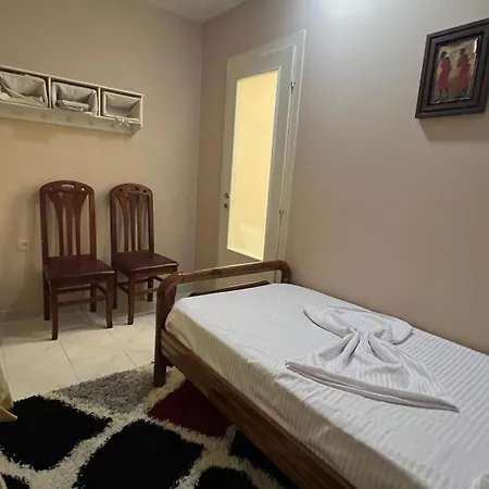 Bright & Roomy Center Apartment *