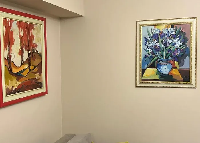 Bright & Roomy Center Appartamento Tirana