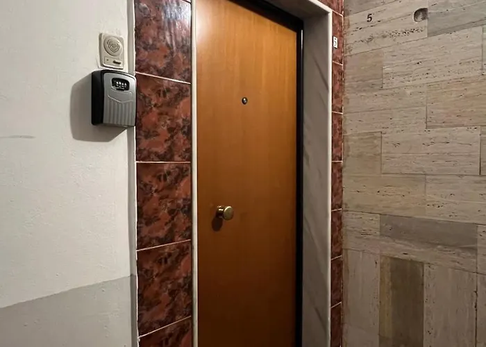 Bright & Roomy Center Appartamento