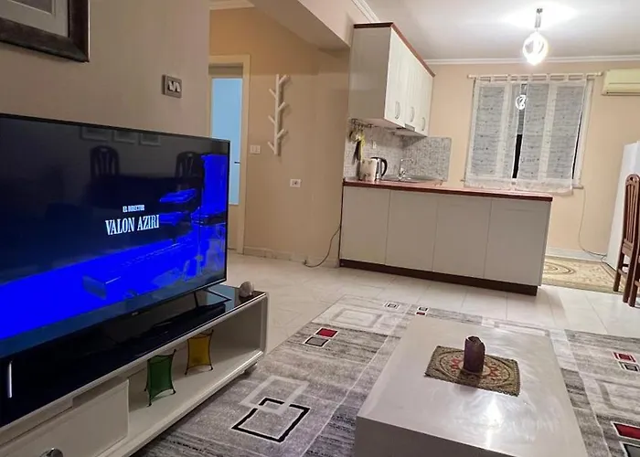 Bright & Roomy Center Appartamento Tirana